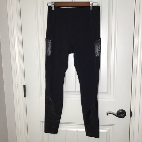 Spanx Every Wear Gloss Pocket Leggings in Black Size Small. - Picture 2 of 12